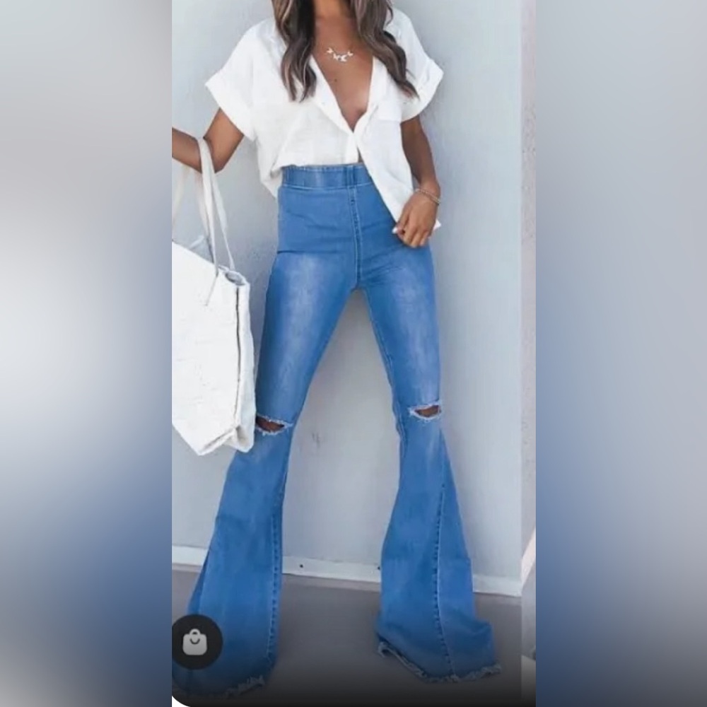 Bell bottom jeans small distressing in knee and frayed bottom